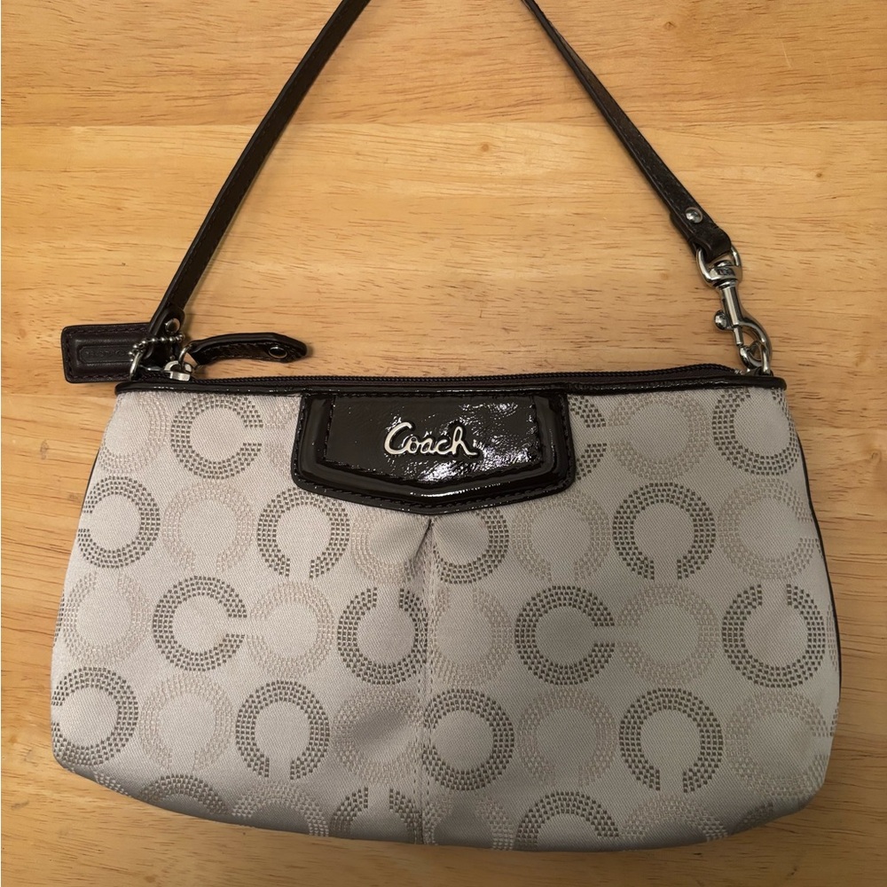 Coach Cream Signature Circle Wristlet with Patent Trim